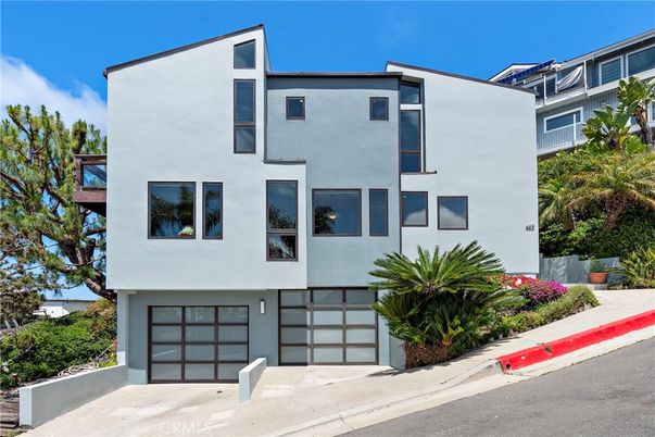 Attached, Exterior, Facade, Modern