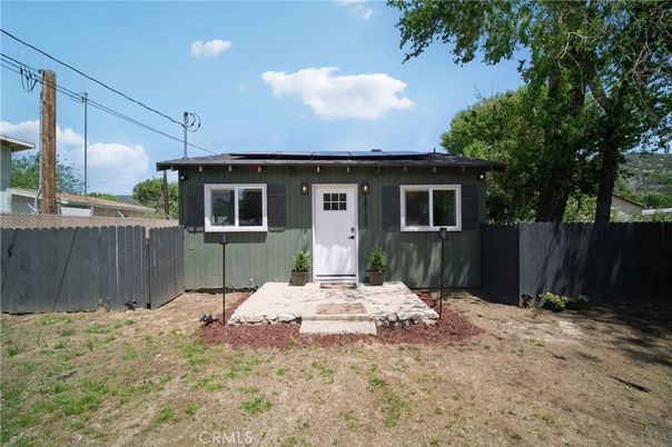 Exterior, Facade, Ranch