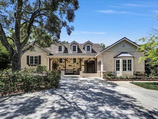 Exterior, Facade, Ranch