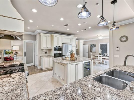 Dining room, Interior, Kitchen, Pendant Lights, Recessed Lighting, Stainless Steel Appliances