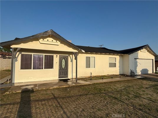 Backyard, Exterior, Facade, Ranch