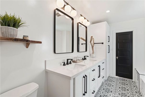 Bathroom, Dual Sink Vanities, Interior, Recessed Lighting