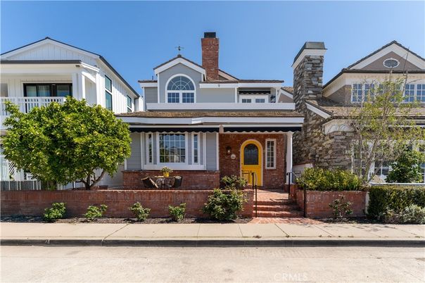 Exterior, Facade, Brick Facade, Queen Anne Victorian