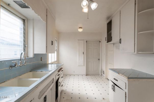 Bathroom, Interior, Tile Countertops