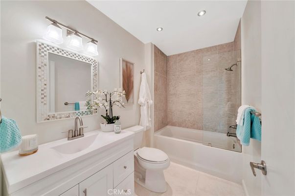 Bathroom, Interior, Recessed Lighting