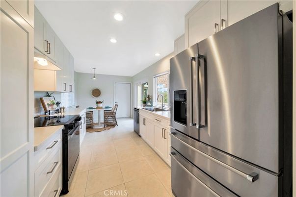 Dining room, Interior, Kitchen, Pendant Lights, Recessed Lighting, Stainless Steel Appliances