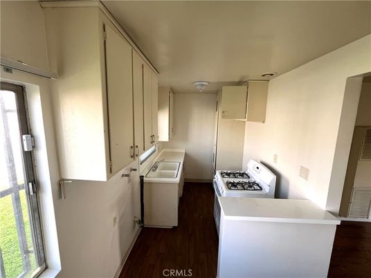 Interior, Washer, Wood Texture Flooring