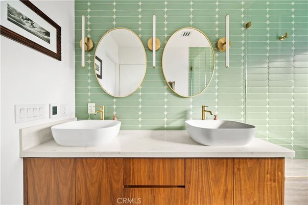 Bathroom, Dual Sink Vanities, Interior