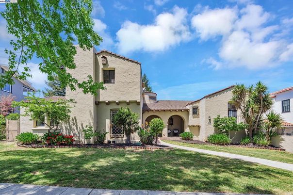 Backyard, Exterior, Facade, Spanish Mediterranean