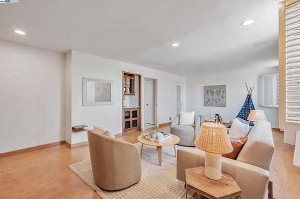 Interior, Living room, Recessed Lighting, Wood Texture Flooring