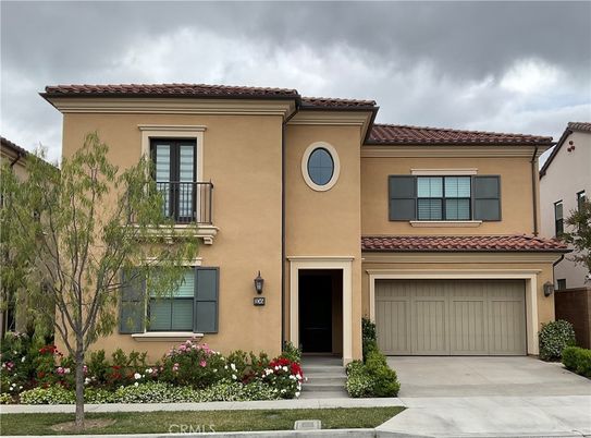 Attached, Exterior, Facade, Mediterranean