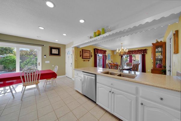 Chandelier, Dining room, Interior, Kitchen, Recessed Lighting