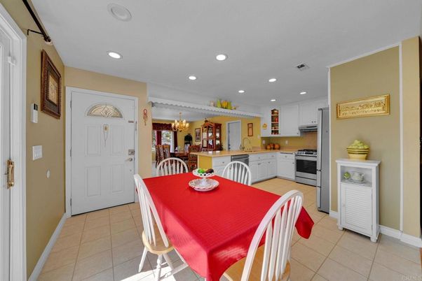 Chandelier, Dining room, Interior, Kitchen, Recessed Lighting, Stainless Steel Appliances