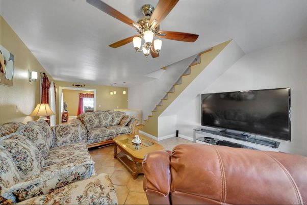 Interior, Living room, Pendant Lights
