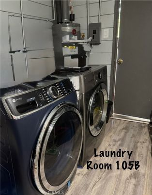 Interior, Washer, Wood Texture Flooring