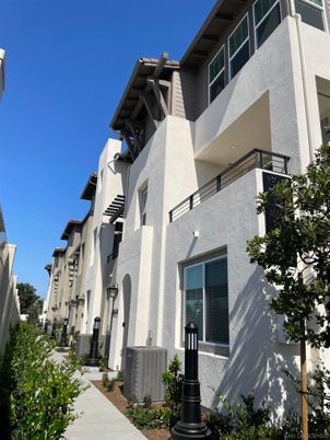 Exterior, Facade, Modern