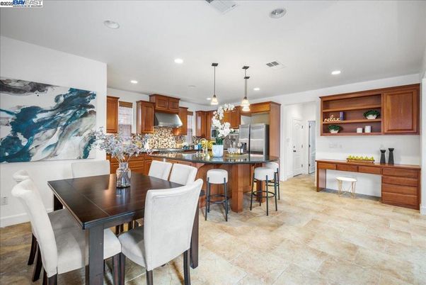 Dining room, Interior, Kitchen, Pendant Lights, Recessed Lighting, Stainless Steel Appliances