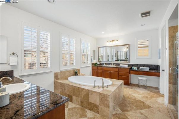 Bathroom, Dual Sink Vanities, Interior, Recessed Lighting