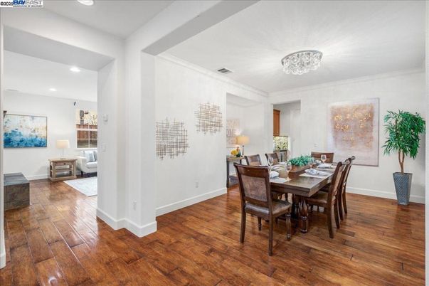 Chandelier, Dining room, Interior, Recessed Lighting, Wood Texture Flooring