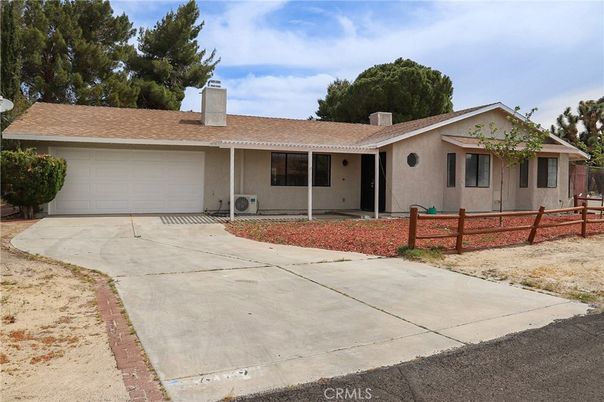 Attached, Exterior, Facade, Ranch