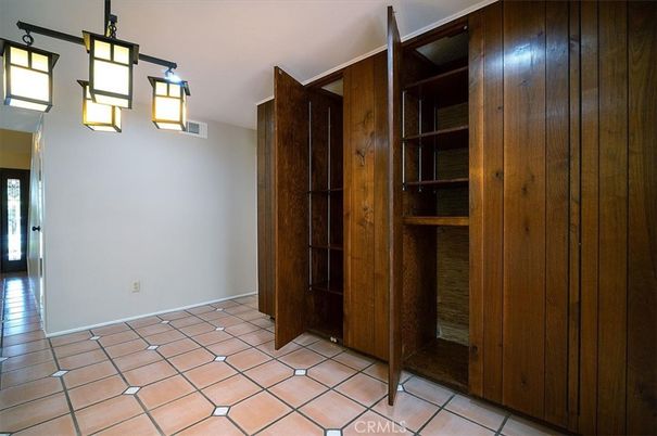 Empty room, Interior, Pendant Lights