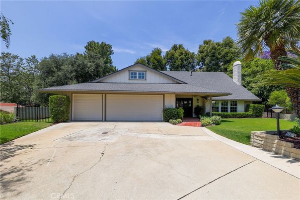 Attached, Exterior, Facade, Ranch