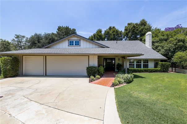 Attached, Exterior, Facade, Ranch