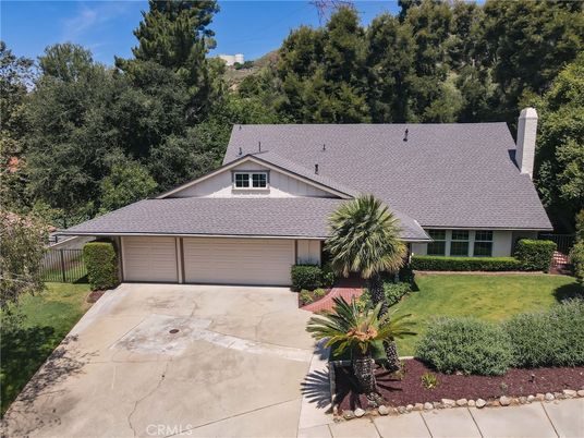 Attached, Exterior, Facade, Ranch