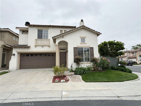 Attached, Exterior, Facade, Mediterranean