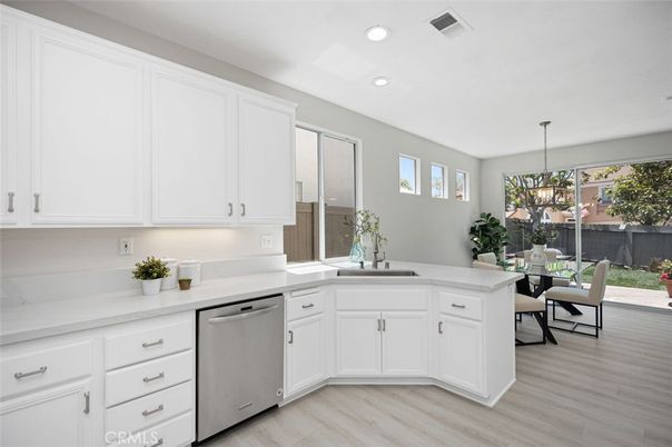 Dining room, Interior, Kitchen, Pendant Lights, Recessed Lighting, Wood Texture Flooring