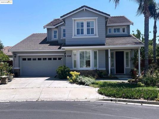 Attached, Exterior, Facade, American Craftsman