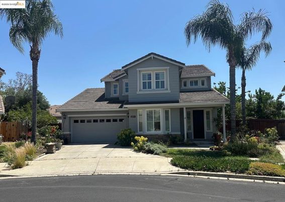 Attached, Exterior, Facade, American Craftsman