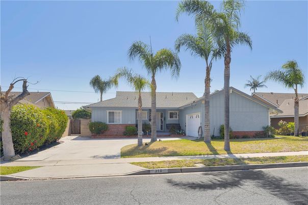 Attached, Exterior, Facade, Ranch