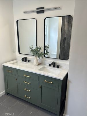 Bathroom, Dual Sink Vanities, Interior
