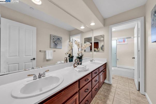 Bathroom, Dual Sink Vanities, Interior, Recessed Lighting