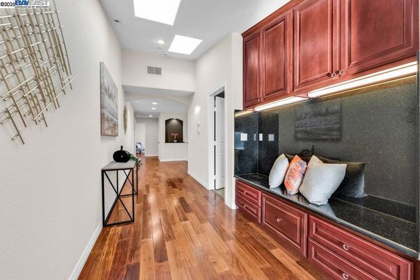 Interior, Recessed Lighting, Wood Texture Flooring