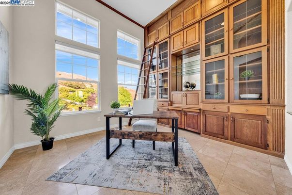 Home Office, Interior