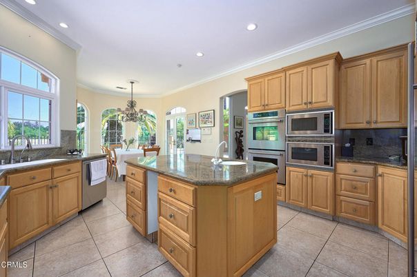 Chandelier, Dining room, Interior, Kitchen, Recessed Lighting, Stainless Steel Appliances