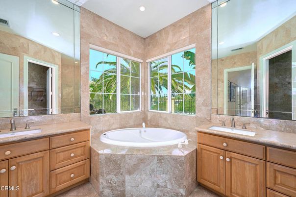 Bathroom, Dual Sink Vanities, Interior, Recessed Lighting
