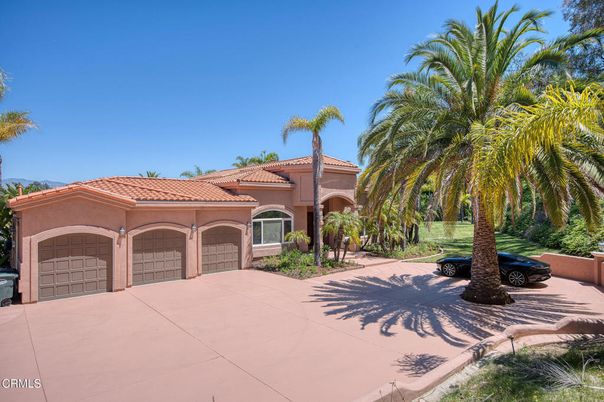 Attached, Exterior, Facade, Mediterranean
