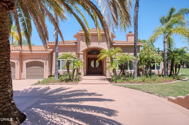 Attached, Exterior, Facade, Mediterranean