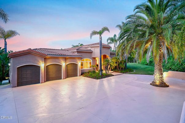 Attached, Exterior, Facade, Mediterranean
