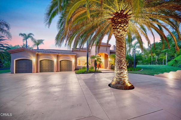 Attached, Exterior, Facade, Mediterranean