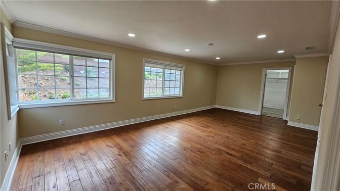 Empty room, Interior, Recessed Lighting, Wood Texture Flooring