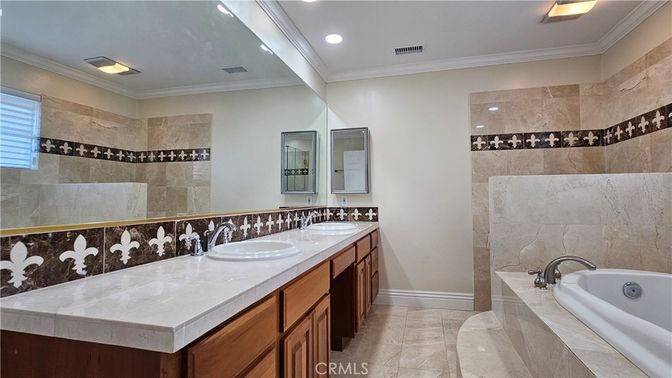 Bathroom, Dual Sink Vanities, Interior, Recessed Lighting