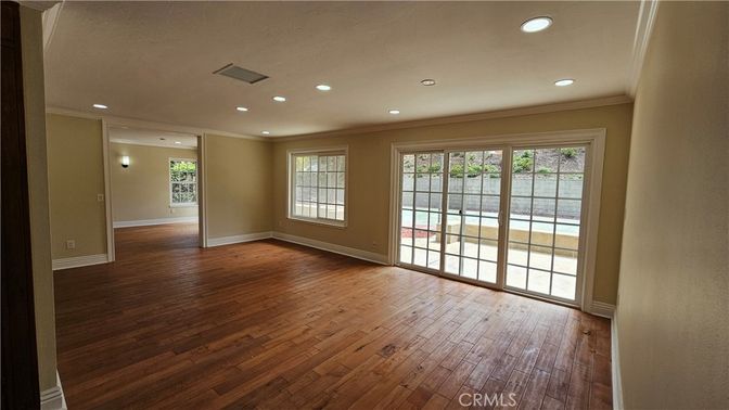 Empty room, Interior, Recessed Lighting, Wood Texture Flooring