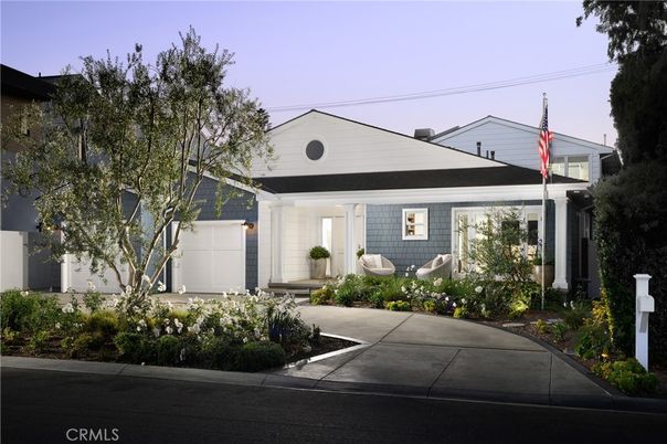 Attached, Exterior, Facade, American Craftsman