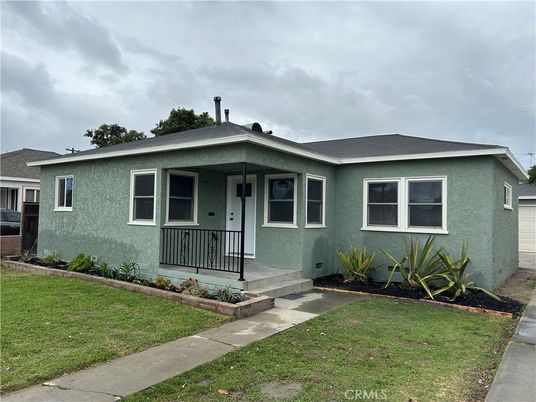 Backyard, Exterior, Facade, Ranch