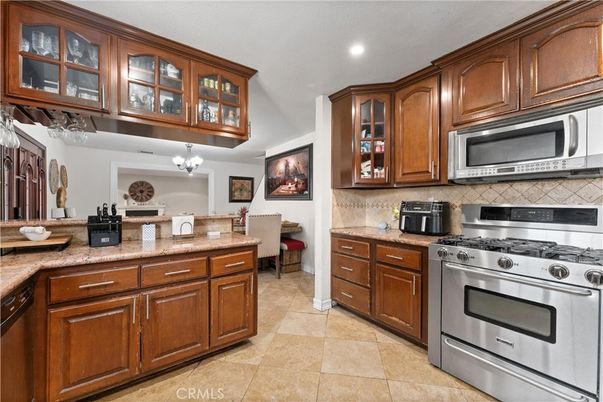 Chandelier, Dining room, Interior, Kitchen, Recessed Lighting, Stainless Steel Appliances
