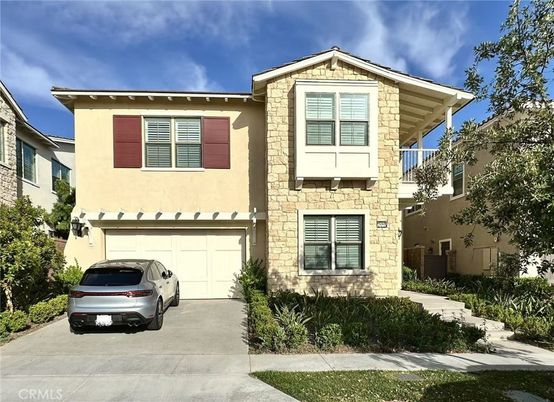 Attached, Exterior, Facade, Mediterranean